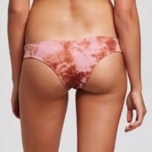 🍑NWOT cheeky bottoms